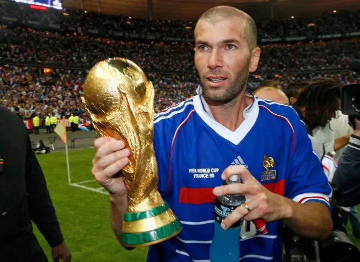 Zidane, campeón del mundo en Francia 1998 (foto REUTER)