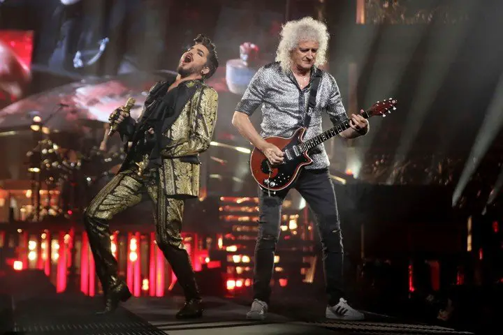 Adam Lambert y Brian May: el nuevo Queen. Foto AP