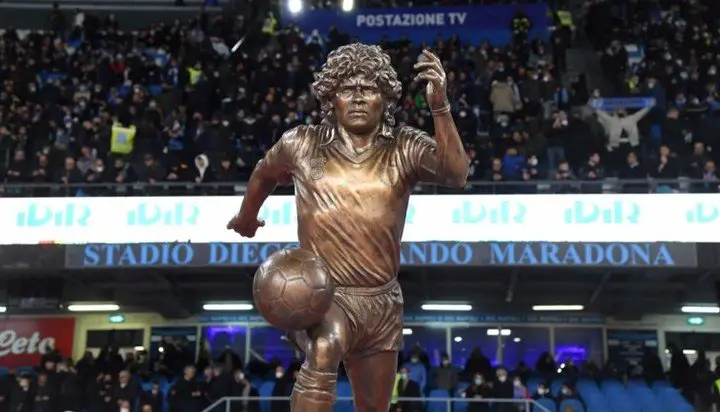 El tributo del Napoli a Maradona.