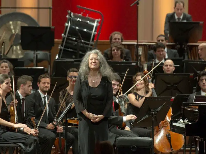 La notable Martha Argerich vuelve al Colón para recrear durante agosto el espíritu de los viejos festivales. Foto Prensa Teatro Colón/Arnaldo Colombaroli