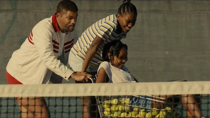 La relación de Richard con sus hijas Venus y Serena llega a emocionar al espectador. Foto WB