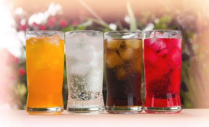 Jugos versus bebidas gaseosas, una nueva batalla. Foto Shutterstock.