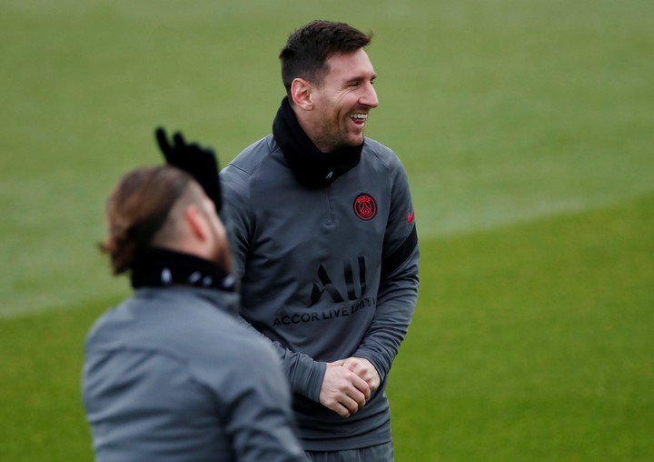 Messi estuvo relajado y de buen humor en la previa. (REUTERS/Benoit Tessier)