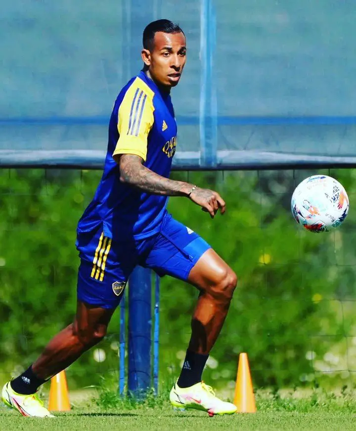 Sebastián Villa, en el entrenamiento de Boca.