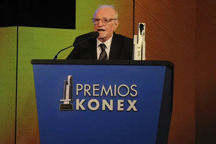 Premios Konex 2021. Pepe Soriano reciibió una ovación por su Mención Especial a la Trayectoria. 
Foto Juano Tesone.