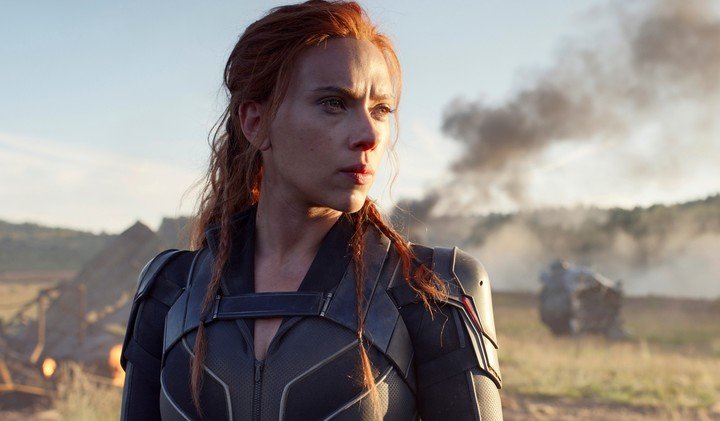 Scarlett Johansson en "Black Widow".  Foto Disney via AP