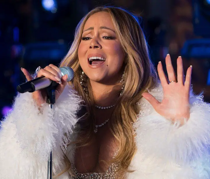 Además del éxito de su canción, Mariah Carey acaba de estrenar un especial navideño.