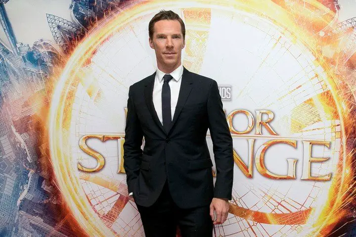 Benedict Cumberbatch, de "civil", va del despliegue del universo Marvel a la introspección de su personaje en El poder del perro. Foto Joel Ryan/Invision/AP
