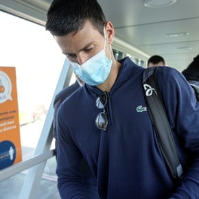 Duro revés para Djokovic: sin vacunas, tampoco podrá disputar Roland Garros