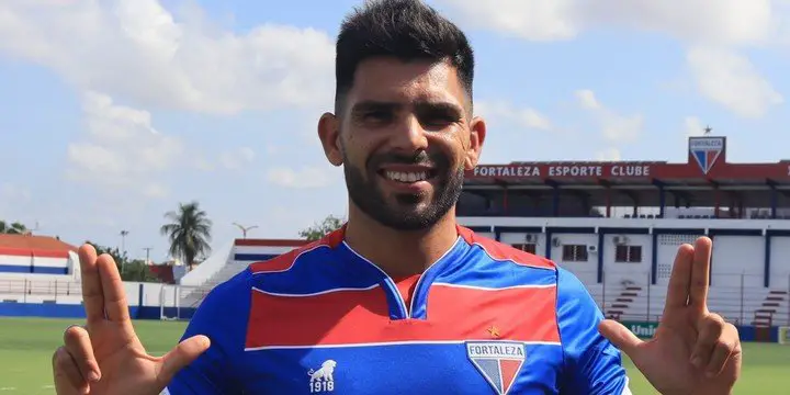 Silvio Romero ya utiliza la camiseta de Fortaleza.