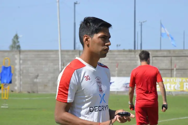 Lucas Carrizo en su primer entrenamiento en Huracán.