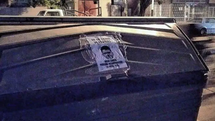 Las pancartas aparecieron en las calles de Paraná