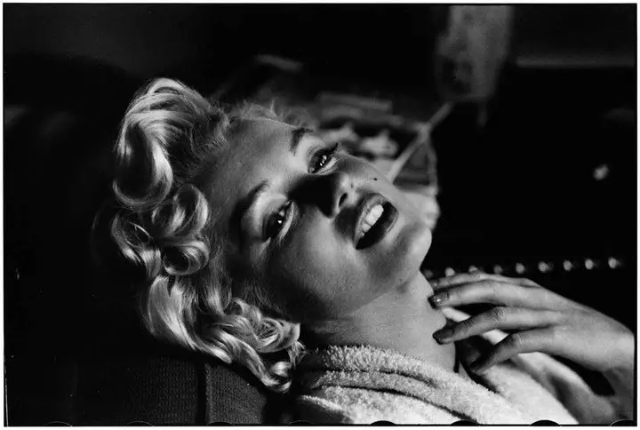 En "Blonde", la película sobre Marilyn Monroe, hay una escena de violación. Foto Elliot Erwitt. /Sotheby's