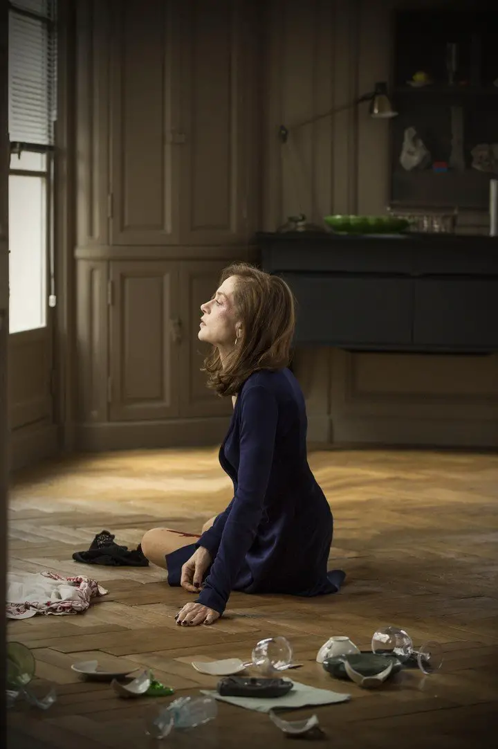 Una dramática escena de Isabelle Huppert en "Elle".