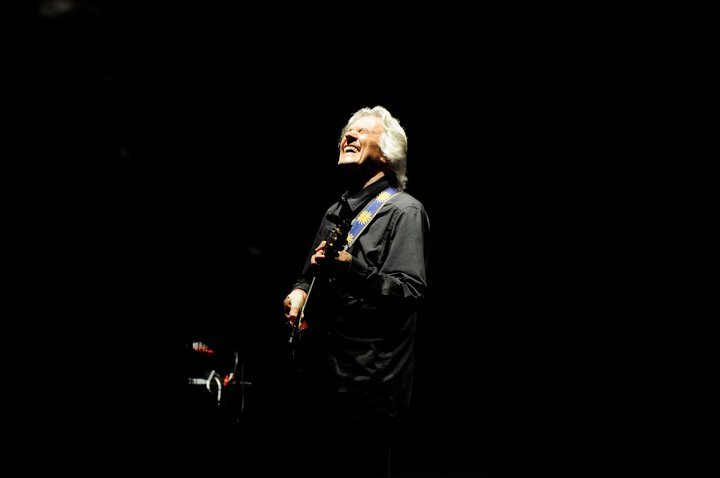 John McLaughlin fue un asiduo concurrente al Festival de Montreux. De allí extrajo varias actuaciones para un disco en vivo.