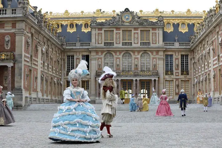 Una fiesta en el Palacio de Versalles, en 2020. En la época de Luis IV las hacían para 20.000 personas. Foto AFP