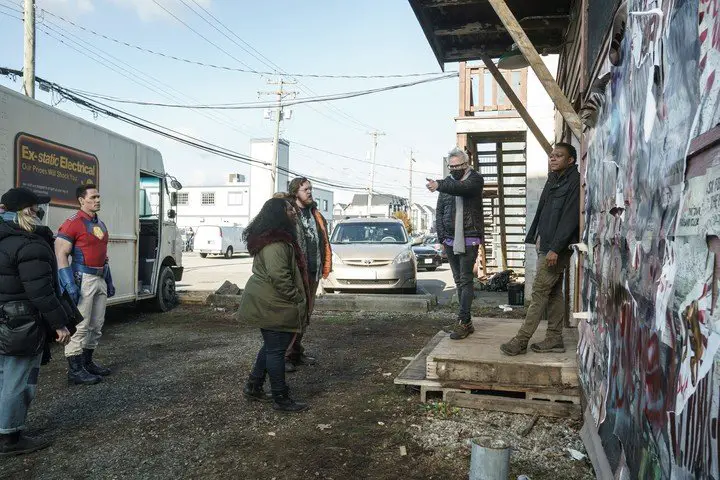 En el rodaje, con toda la pandilla. ¿Cómo se lleva Gunn con el fandom...? Foto HBO Max