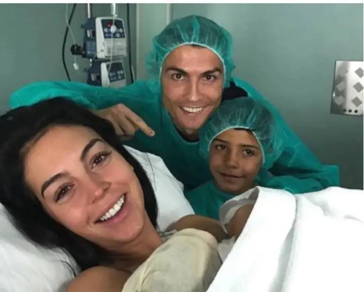 Georgina Rodríguez y CR7 tras el nacimiento de su primera hija