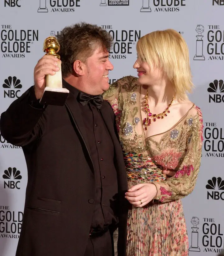 Allá por el 2003, Almodóvar y Blanchett coincidieron en la entrega de los Globo de Oro. El lo ganó por "Hable con ella". Foto AP