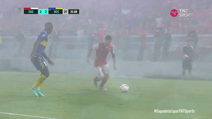 El Independiente vs. Boca bajo la lluvia.