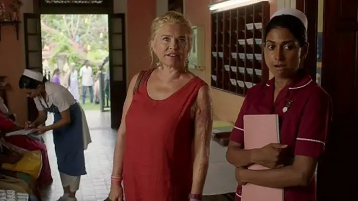 La reconocida actriz Amanda Redman compone a la jefa del hospital, la doctora Lydia Fonseca.