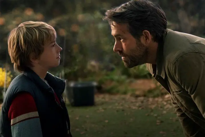 El pequeño Walker Scobell y Ryan Reynolds, los Adams en versiones de niño y adulto. Foto Netflix