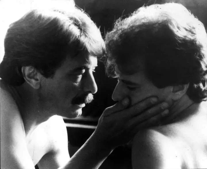 Con Mario Pasik en "Otra historia de amor", de las primeras películas argentinas que abordaban la homosexualidad. Foto Archivo Clarín