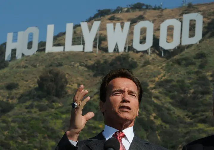 Arnold Schwarzenegger, estrella de Hollywood tomando postura sobre la guerra. Foto: AFP