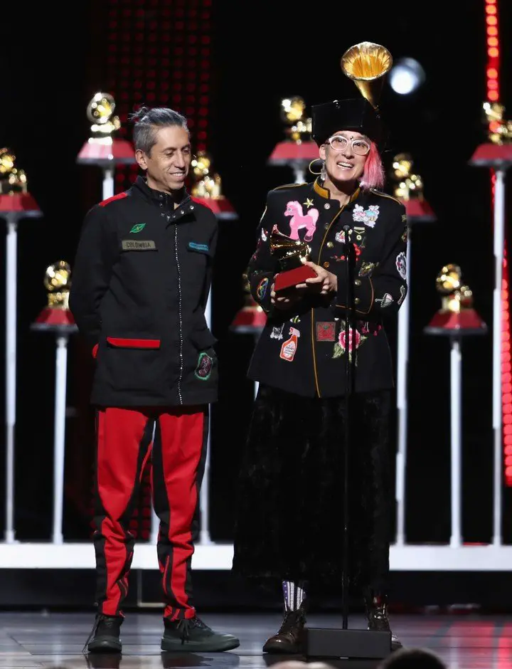 Aterciopelados, en los Grammy Latino de 2018.