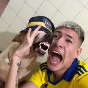 Video viral: el increíble Tik Tok de un fanático de Boca con su perro cantando