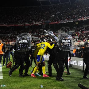 Un año de suspensión para los hinchas que agredieron a los jugadores de Boca