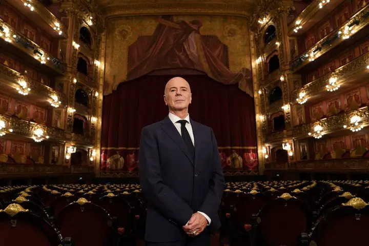 Jorge Telerman, en la sala principal del Teatro Colón. Dice que hay lugar para los consagrados y los nuevos talentos. Foto Andrés D'Elía