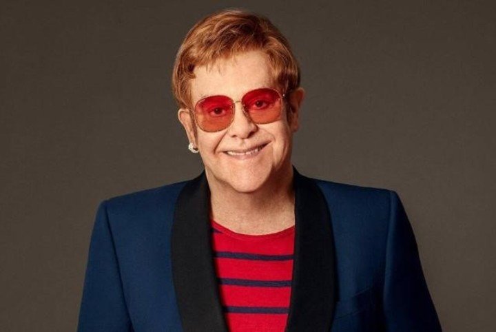 Elton John, nacido el 25 de marzo de 1947.