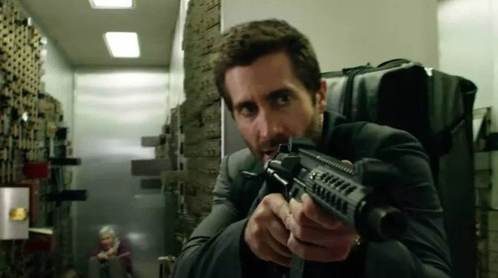 Jake Gyllenhaal es uno de los hermanos ladrones del banco que escapan por todo Los Angeles. Foto: UIP