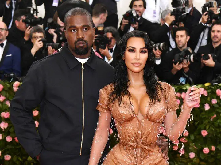 Kanye West y Kim Kardashian, cuando eran pareja.  Foto AP