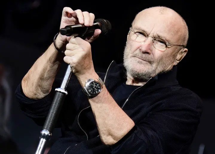 Phil Collins en 2019, ya con algunas limitaciones físicas. Foto: EFE.