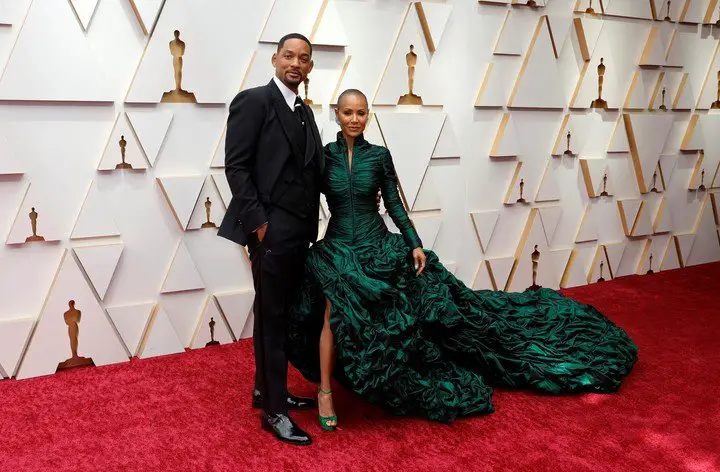 Will Smith y su esposa Jaden Smith en la alfombra roja, al arribar a la ceremonia. Foto Reuters