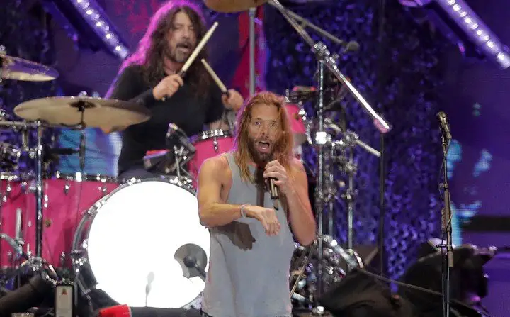 Dave Grohl a la batería y Taylor Hawkins al frente, un momneto cumbre de los shows de Foo Fighters, aquí en Lollapalooza Chile. Foto: AFP.