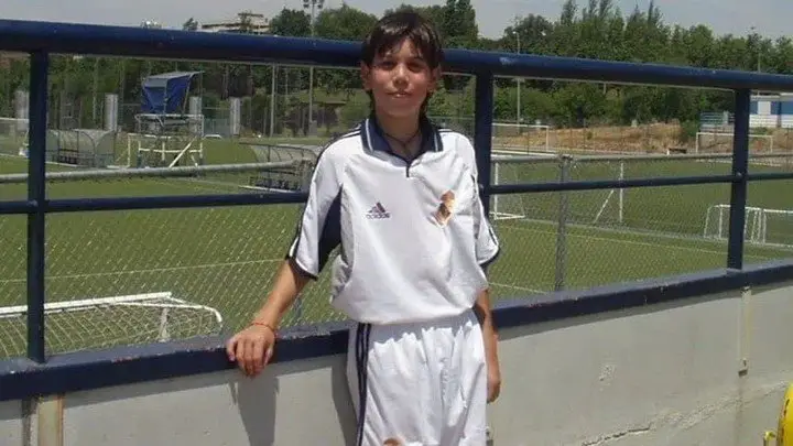 Mateo Sujatovich en la escuela de fútbol del Real Madrid.