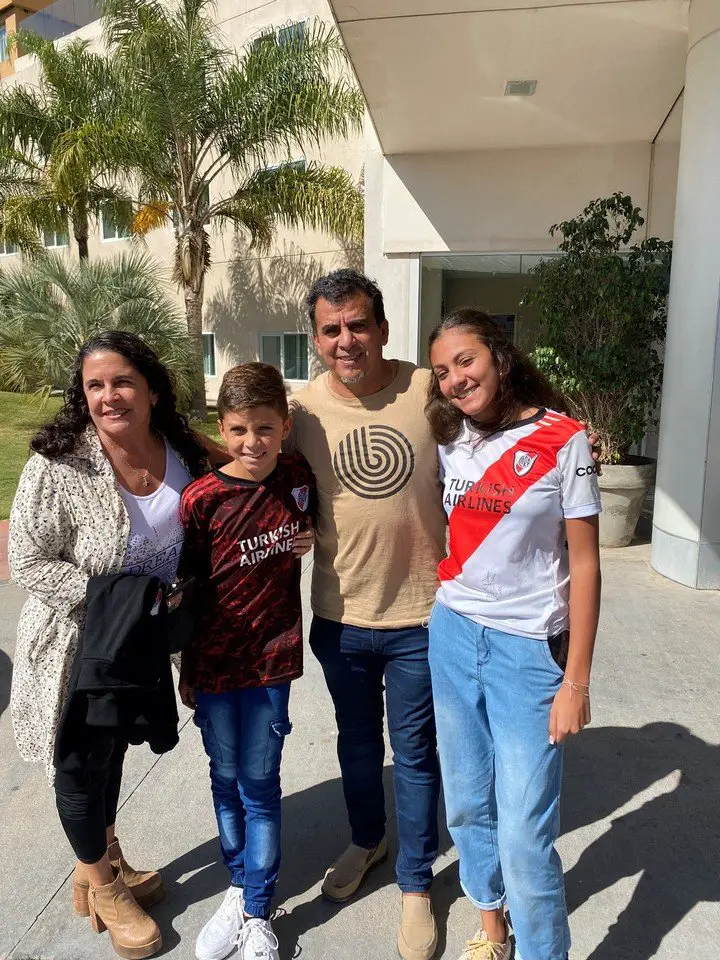 Montserrat junto a su familia en Córdoba. Foto: @gustavoyarroch