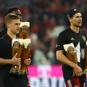 Le hegemonía del Bayern Munich: campeón de la Bundesliga y festejo con cerveza