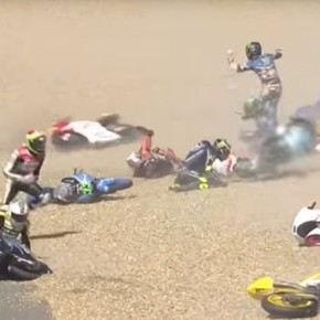 Tremendo accidente: 9 motos se fueron al piso