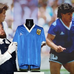La AFA apoyó al argentino que casi se queda con la camiseta de Maradona