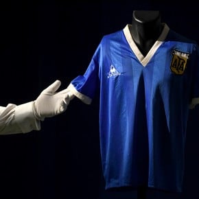 Cerró la subasta por la camiseta de Maradona: ¿cuántos millones de dólares pagaron y quién se la quedó?