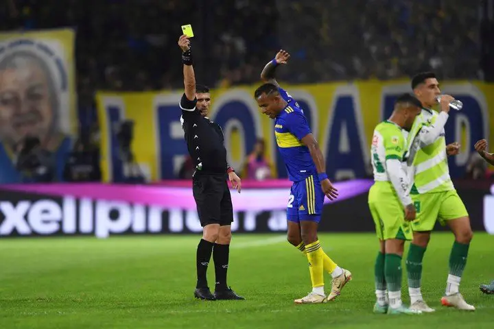Villa vio la amarilla en la jugada del gol anulado (Télam).