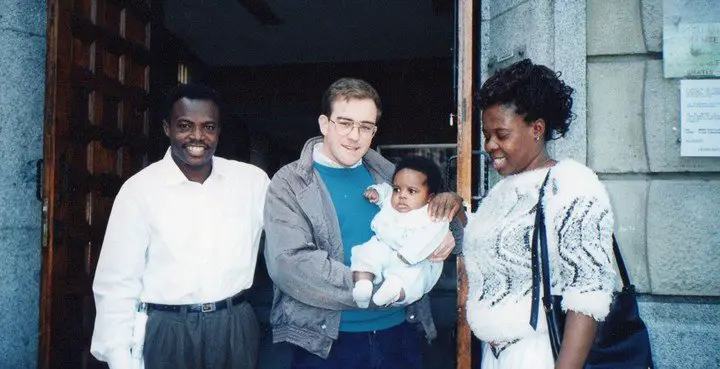 Iñaki junto a sus padres Félix (izquierda) y María (derecha).