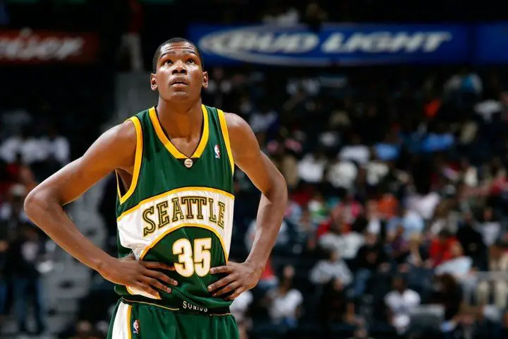Durant en su primer temporada en la NBA. Con 20 años promedió 22,8 puntos.