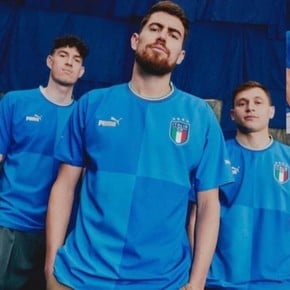 Italia estrena camiseta contra Argentina