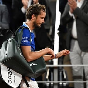 Sorpresas en Roland Garros: Medvedev y Tsitsipas quedaron out