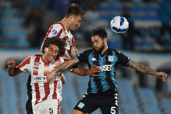 El partido en uruguay fue 1-0 para Racing. Foto: DANTE FERNANDEZ / AFP)